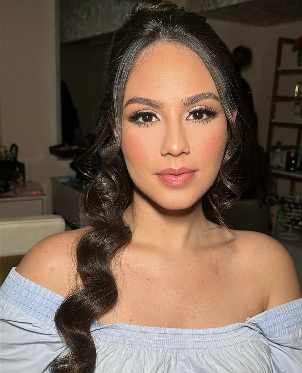 Maquillaje y peinado social Anamía